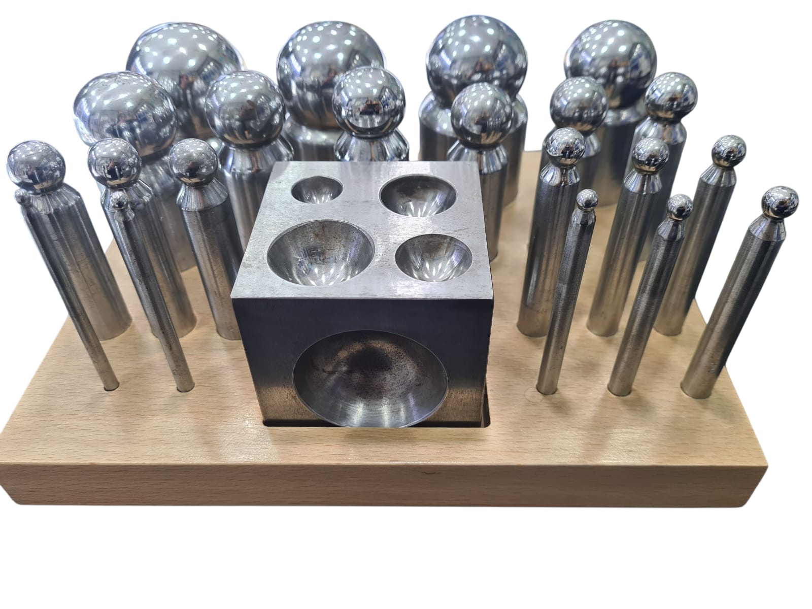 Juego de Dado + 21 embutidores